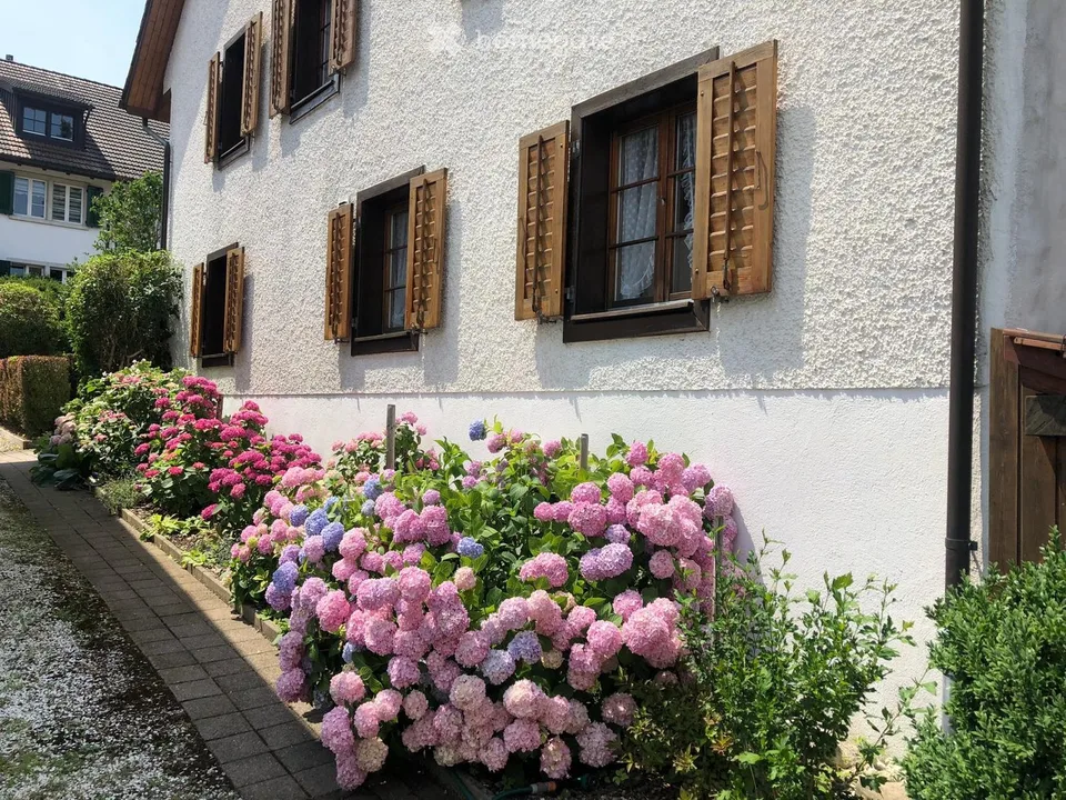 5.5-Zimmer Bauernhaus mit Seele in Killwangen | 3 Schlafzimmer, Garten, 2 PP | Schule 200m,28min ZHB
