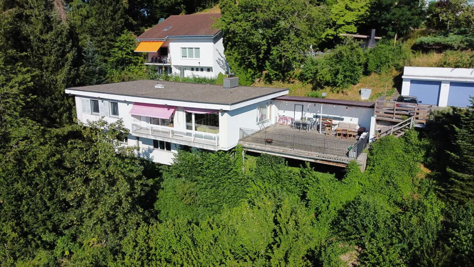 Einmaliges Einfamilienhaus mit Einliegerwohnung und traumhafter Aussic
