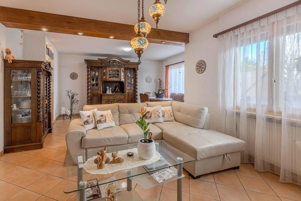 SPAZIOSA VILLA DI 6.5 LOCALI NEL VERDE A BRENO