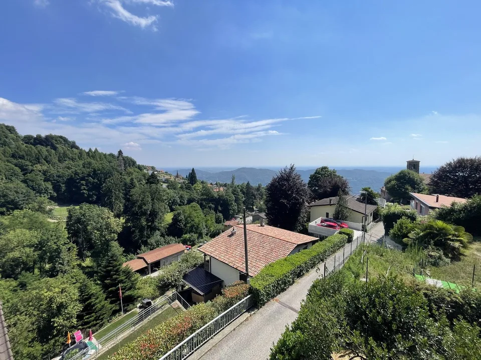 BELLA CASA UNIFAMILIARE IN POSIZIONE PANORAMICA