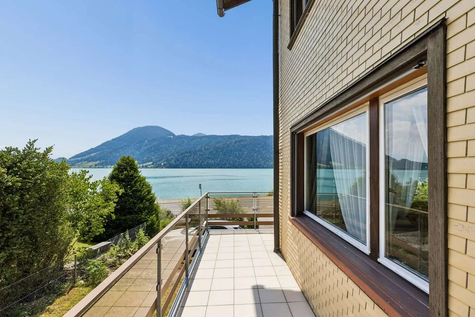 Fully rented three-family house on Lake Ägeri - potential for replacement new building