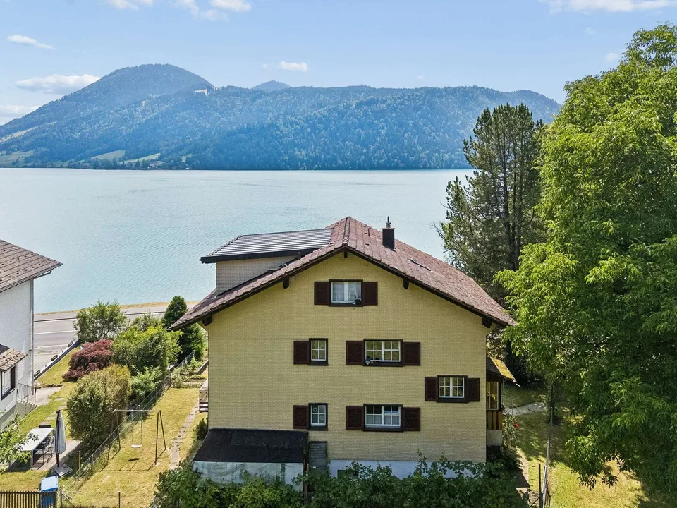 Vollvermietetes Dreifamilienhaus am Ägerisee - Potenzial für Ersatzneubau