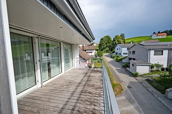 Helle 3.5-Zimmer-Dachwohnung mit Balkon in Speicher AR
