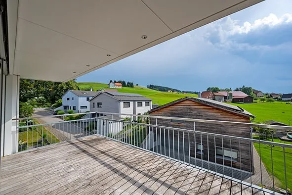 Helle 3.5-Zimmer-Dachwohnung mit Balkon in Speicher AR
