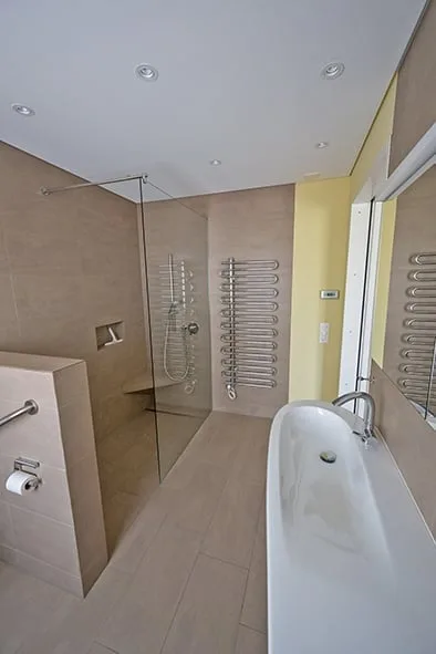 Helle 3.5-Zimmer-Dachwohnung mit Balkon in Speicher AR