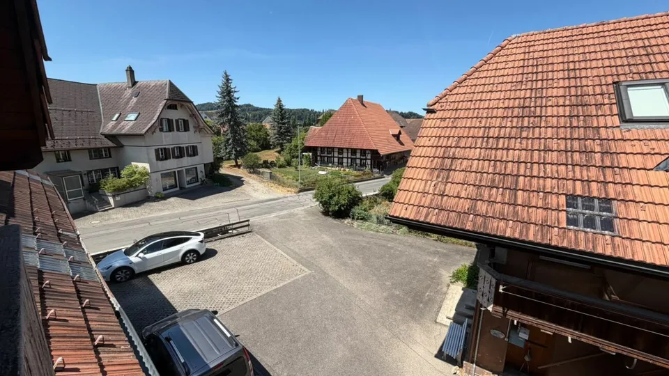 Appartement de 4,5 pièces en mansarde lumineux avec balcon et parking