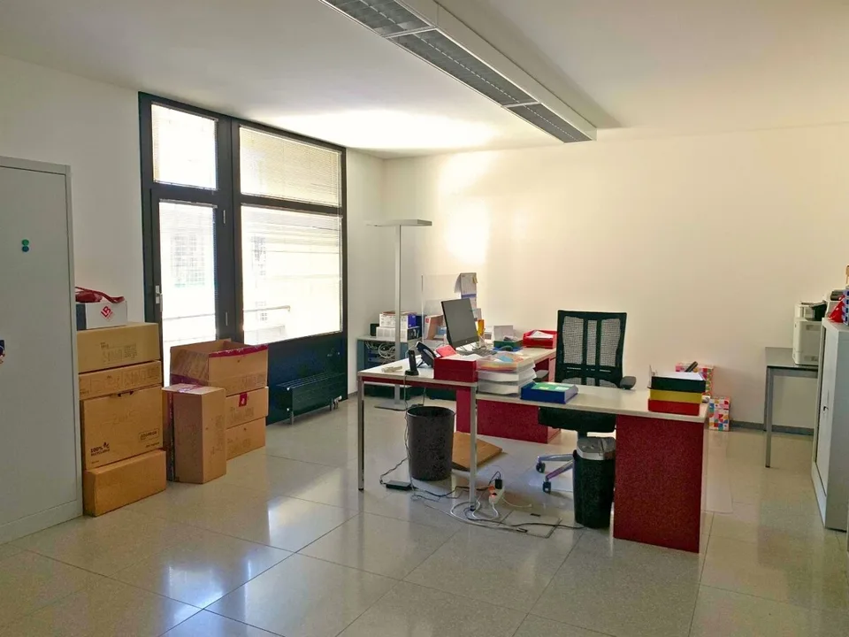 CHIASSO - BUREAU AU CENTRE-VILLE