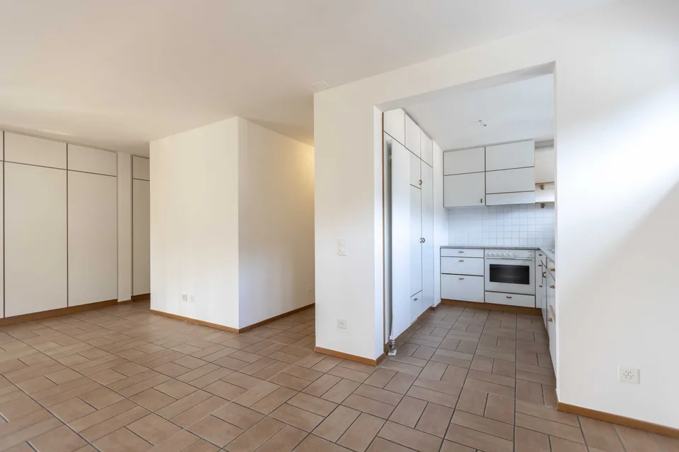 GERÄUMIGES 4.5-ZIMMER-WOHNUNG MIT TERRASSE UND FREIER AUSSICHT IN CADEMPINO