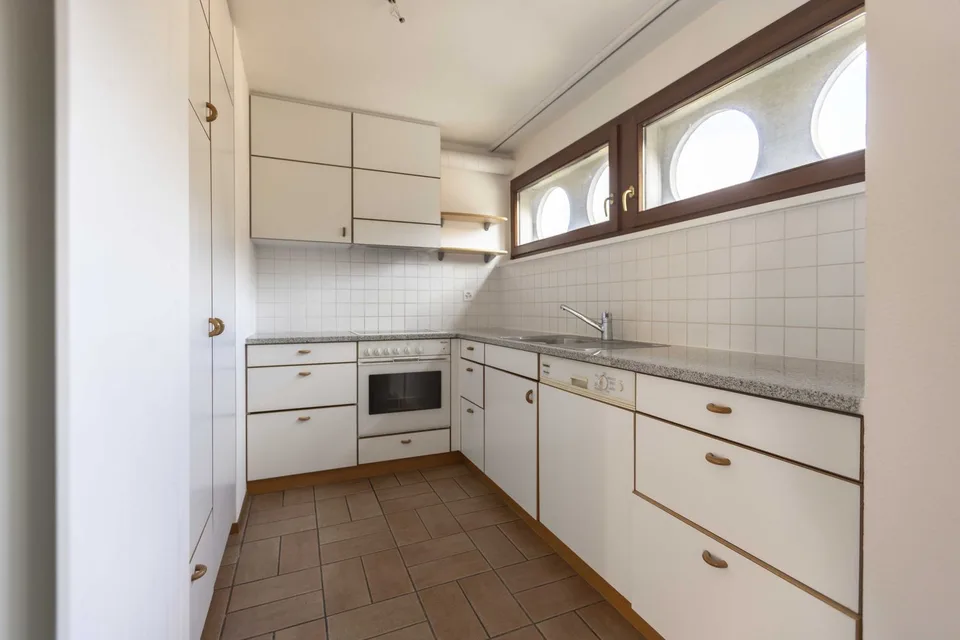 GERÄUMIGES 4.5-ZIMMER-WOHNUNG MIT TERRASSE UND FREIER AUSSICHT IN CADEMPINO