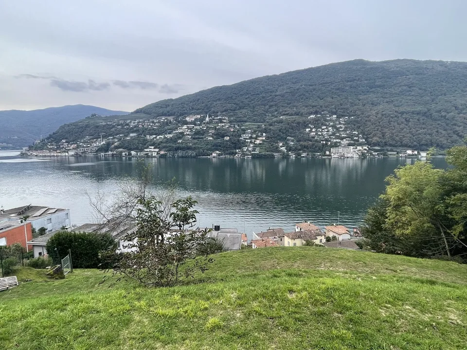 SPLENDIDO TERRENO EDIFICABILE CON MERAVIGLIOSA VISTA LAGO