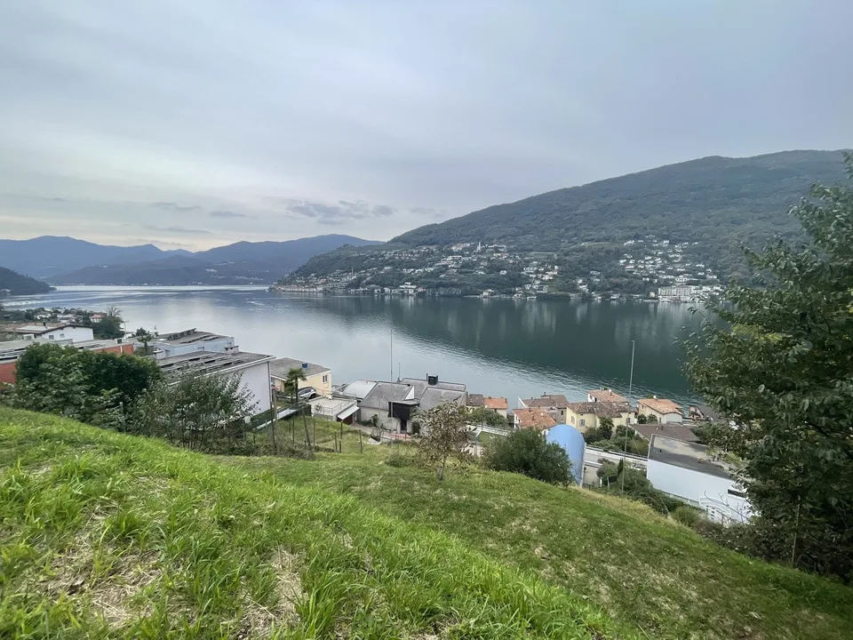Prächtiges bebaubares Grundstück mit atemberaubendem Seeblick