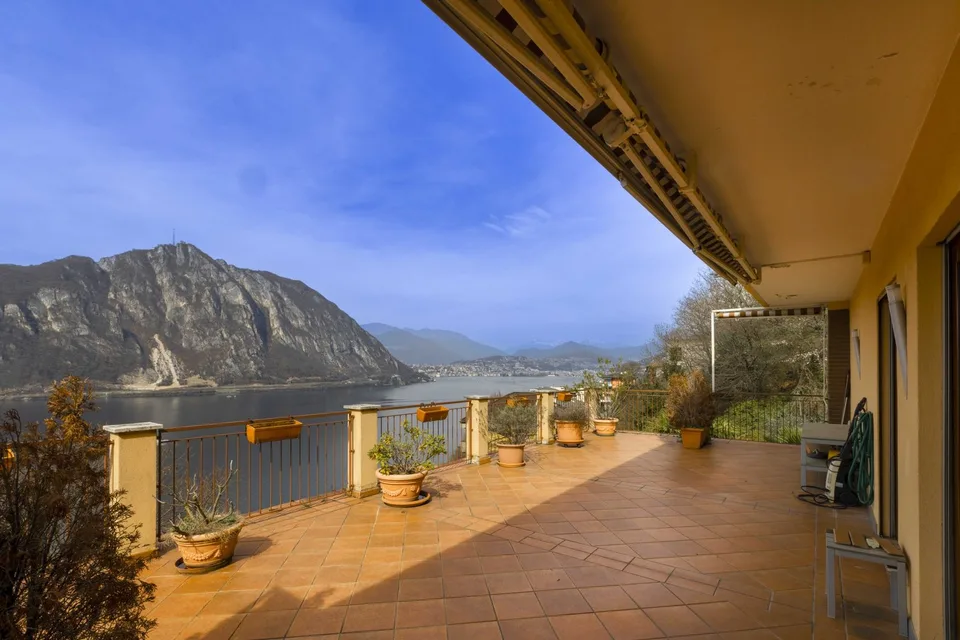 SPLENDIDES PENTHOUSE 4.5 MIT SEEVIEW IN CAMPIONE D'ITALIA