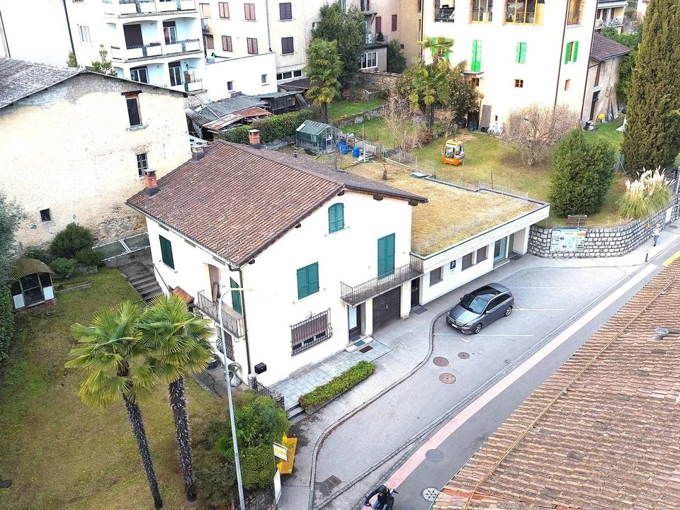 Schönes Einfamilienhaus mit 7,5 Zimmern und Garten in Cureglia – Foto 1 von 28