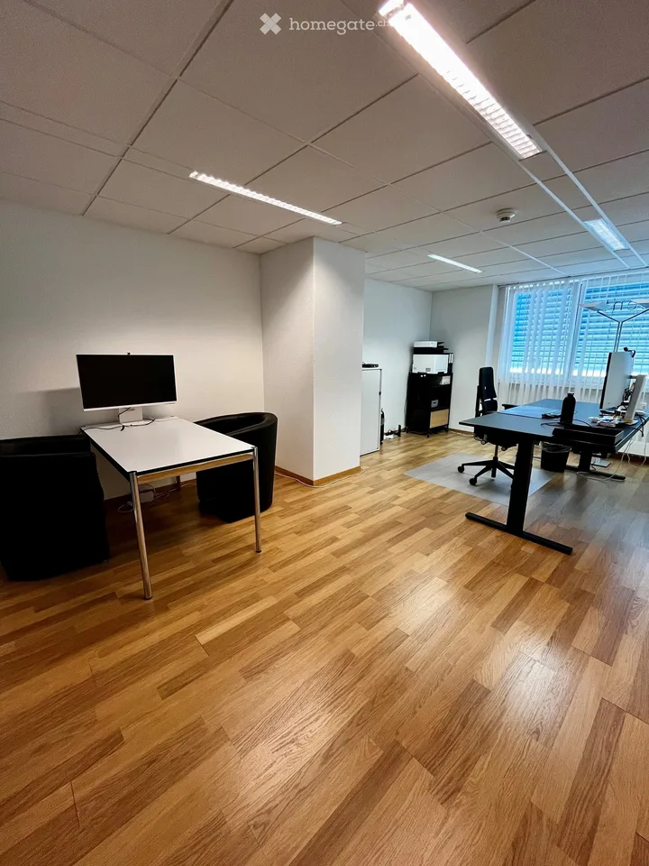 Attraktiver Arbeitsplatz im repräsentativen Business Center zu vermieten