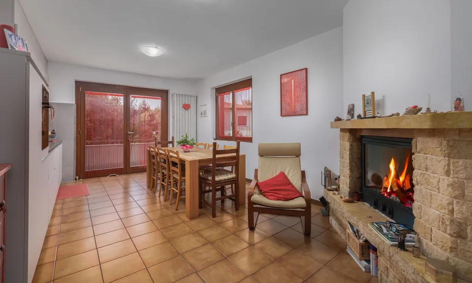 LUMINOSA E CARATTERISTICA CASA 4.5 LOCALI NEL VERDE AD ARZO