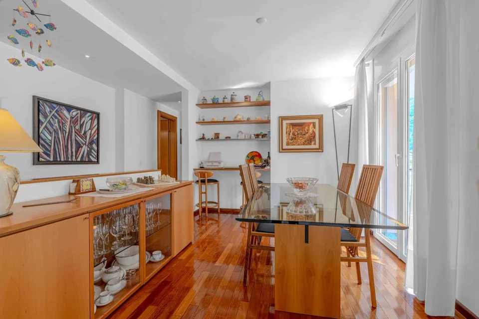 GERÄUMIGES 5.5 ZIMMER-WOHNUNG MIT AUSSICHT IN GRÜNE UMGEbung IN RIVA SAN VITALE
