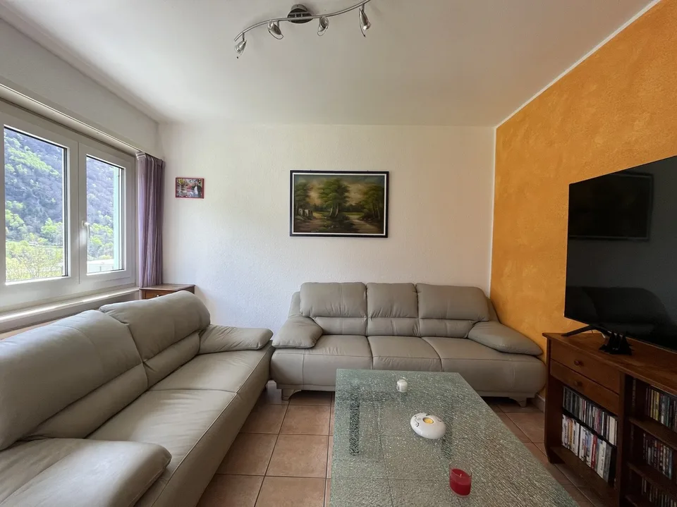 HELLES DACHGESCHOSS 4.5 ZIMMER MIT BICK IN DIE GRÜNE IN LUMINO