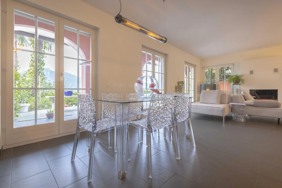 MERAVIGLIOSA VILLA 5.5 CON VISTA LAGO IN COLLINA D'ORO