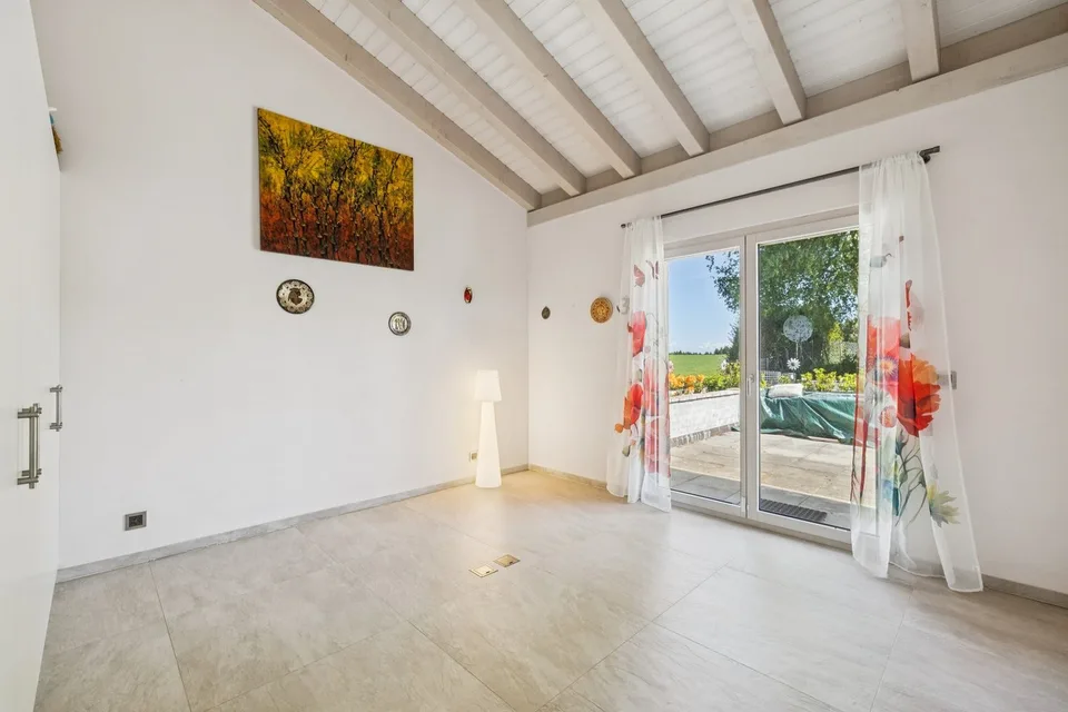 Villa am Rande einer landwirtschaftlichen Zone mit großem Garten und freier Sicht – Foto 7 von 10