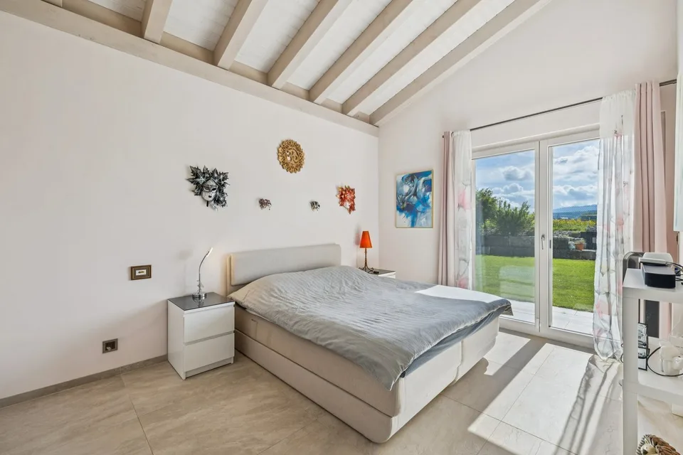 Villa am Rande einer landwirtschaftlichen Zone mit großem Garten und freier Sicht – Foto 8 von 10
