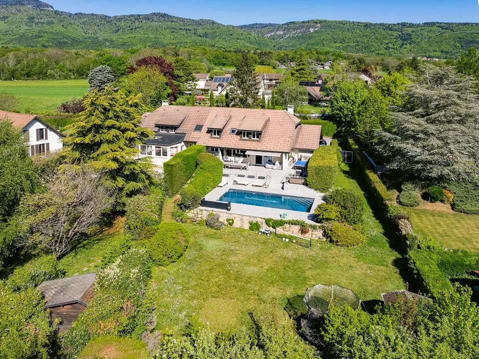 Magnifica villa bifamiliare ristrutturata