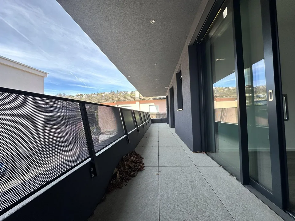 STUPENDES UND MODERNES 2.5-ZIMMER-WOHNUNG MIT GROßER TERRASSE IN CANOBBIO