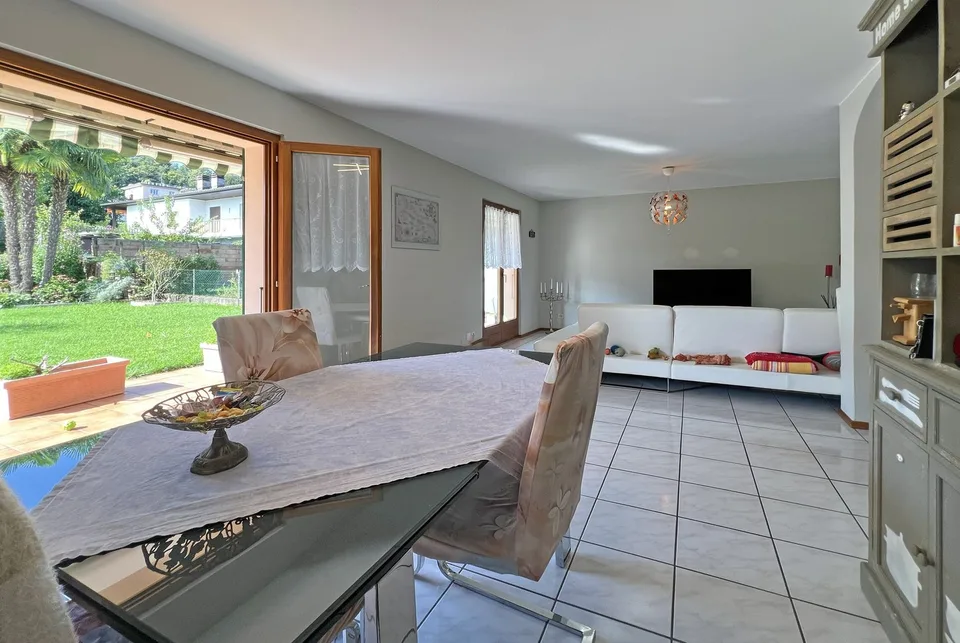 OCCASIONE-CASA 4.5 LOCALI CON GIARDINO E GROTTO A NOVAZZANO