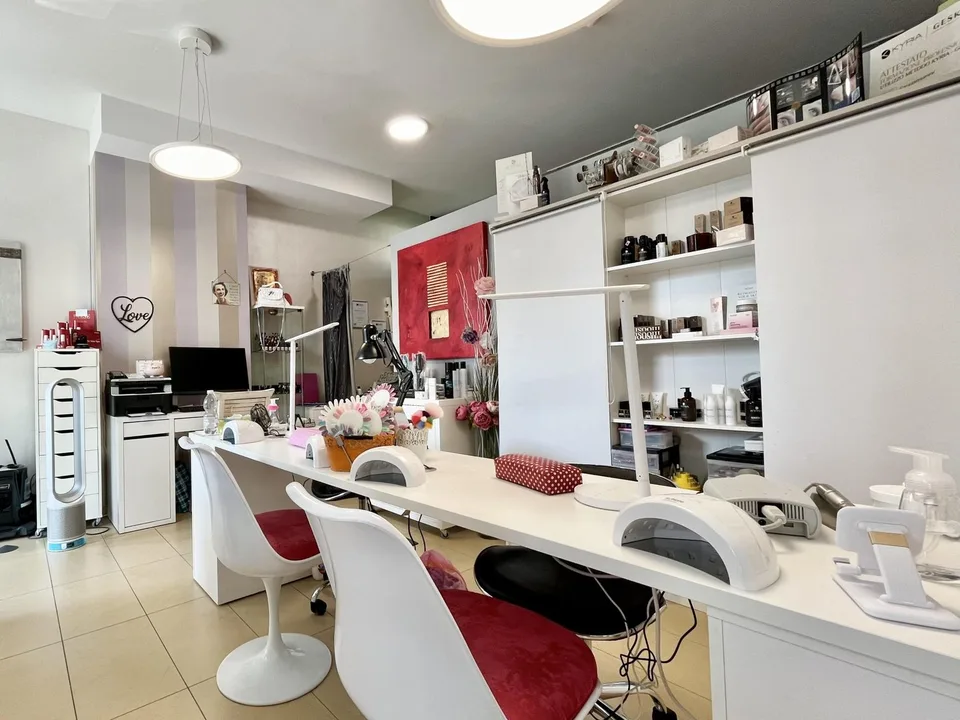 MODERNO SPAZIO COMMERCIALE A MASSAGNO - PIAZZA SANTA LUCIA