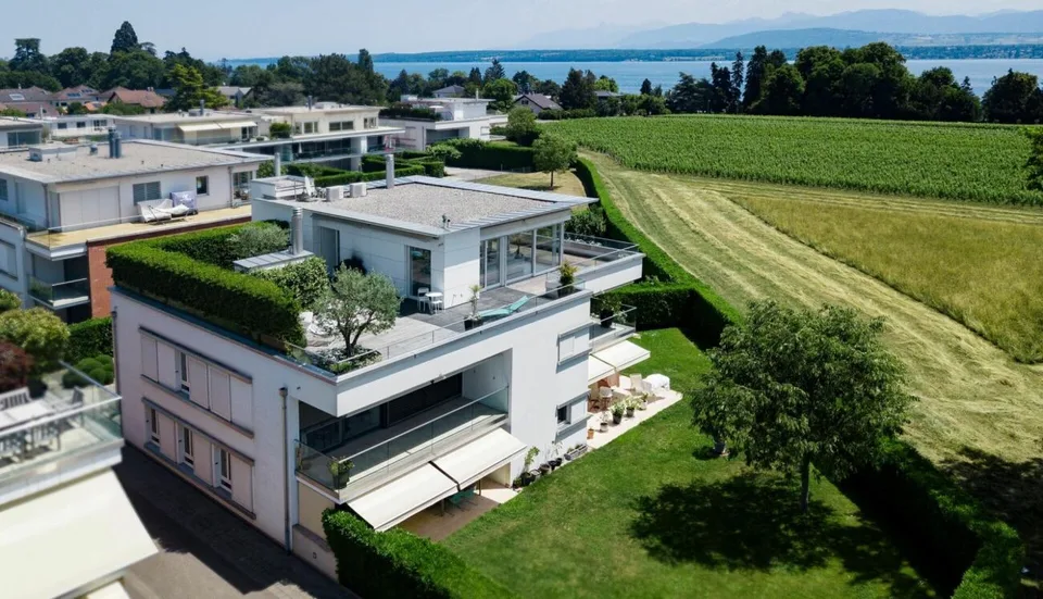 Hotel particulier avec grande terrasse vue sur le lac