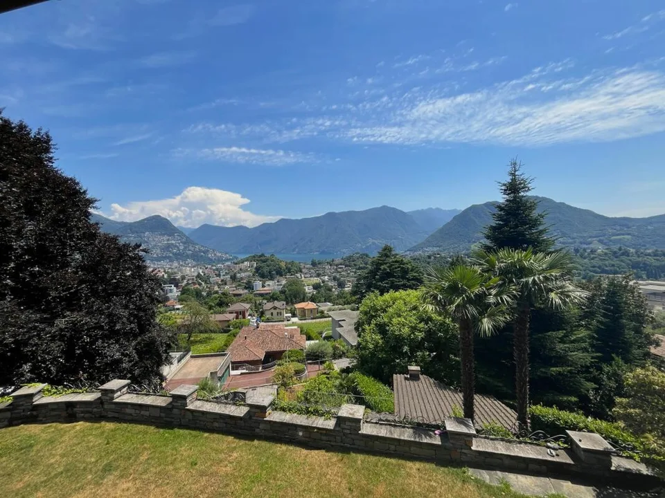 Villa with Pool in Panoramic Location