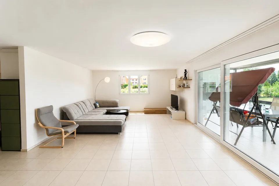 Grosszügige 4.5-Zimmer-Eigentumswohnung mit verglastem Balkon in Re... – Foto 15 von 19