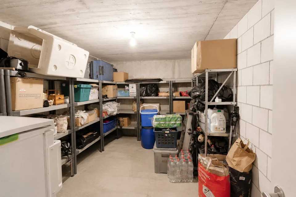 Grosszügige 4.5-Zimmer-Eigentumswohnung mit verglastem Balkon in Re... – Foto 17 von 19