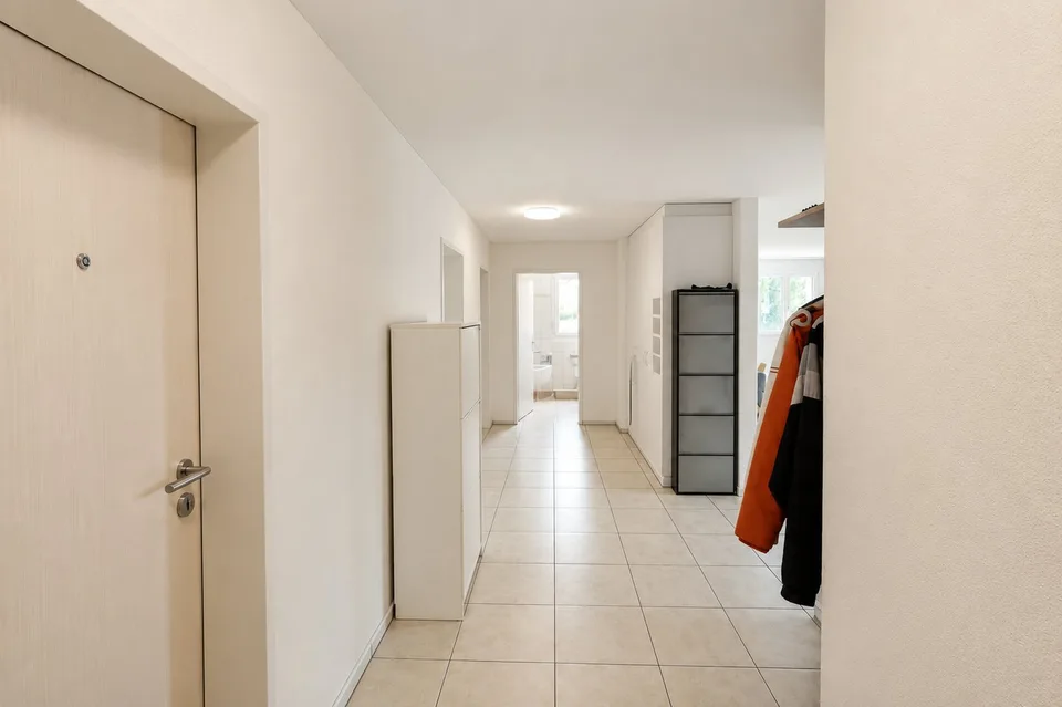 Grosszügige 4.5-Zimmer-Eigentumswohnung mit verglastem Balkon in Re... – Foto 16 von 19
