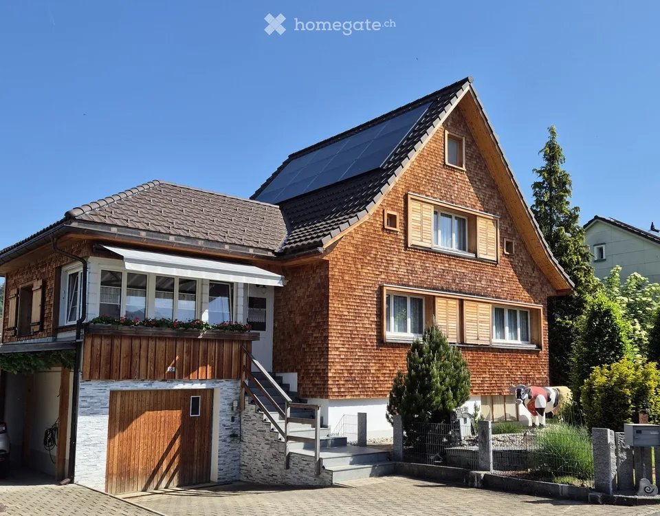Einfamilienhaus mit Garage, Carport und schön gestalteter Gartenanlage