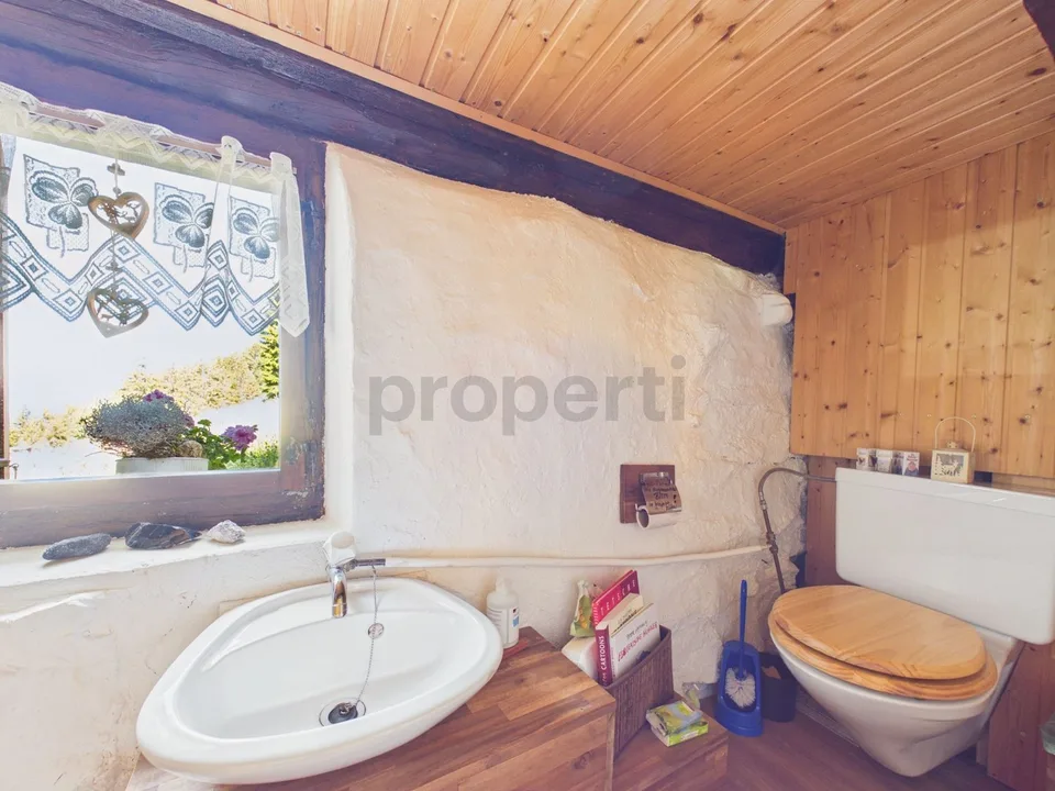 Charming Maiensäss with a wonderful mountain view and spacious plot – photo 7 of 14