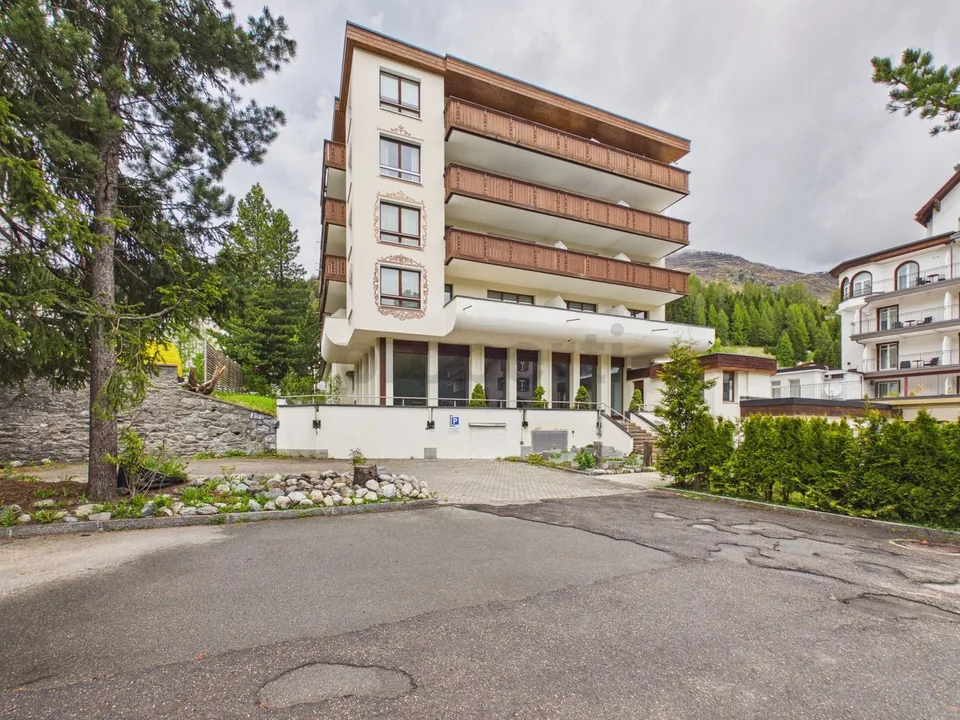 Helle 1.5-Zimmer-Wohnung mit Balkon, Davos Dorf