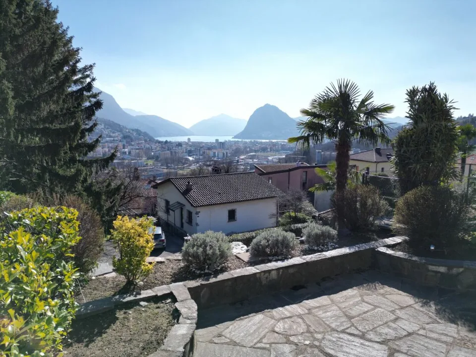 Villa élégante de style méditerranéen avec vue imprenable sur le golfe de Lugano