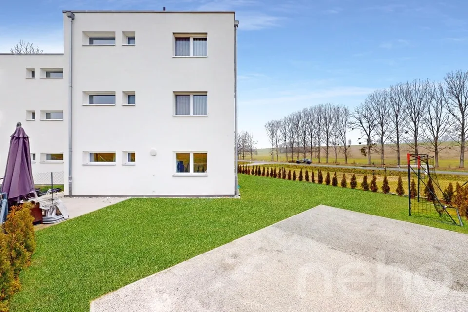 Pretty modern detached villa with garden – photo 18 of 19