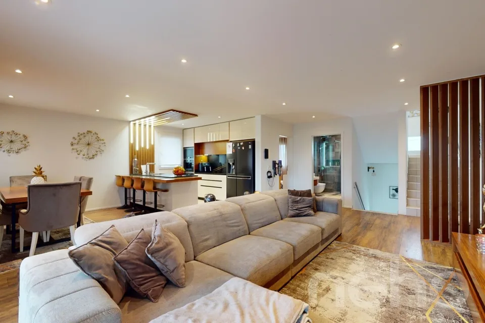 Pretty modern detached villa with garden – photo 14 of 19