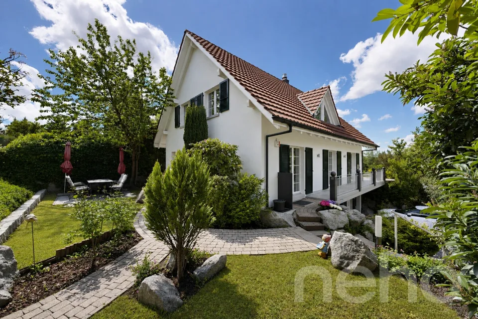 Freistehendes Einfamilienhaus mit unverbaubarer Aussicht – Foto 18 von 19