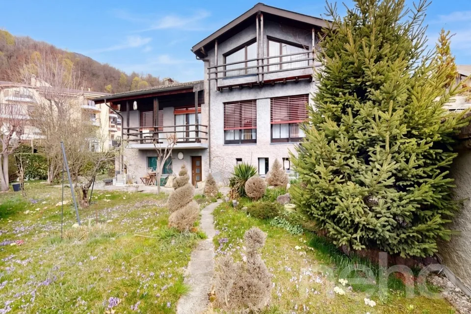 Maison atypique avec atelier indépendant et beau potentiel à Savièse