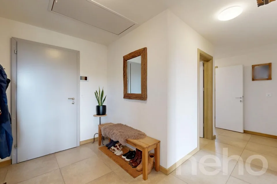 Attique contemporain traversant avec grand balcon et vue dégagée – photo 18 sur 19