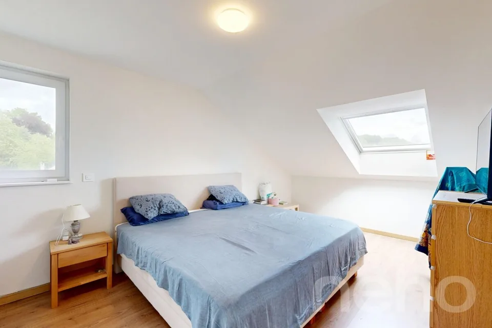 Attique contemporain traversant avec grand balcon et vue dégagée – photo 14 sur 19