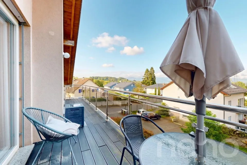 Attique contemporain traversant avec grand balcon et vue dégagée – photo 13 sur 19