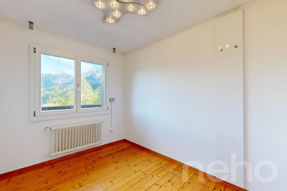 Charming Chalet with Mountain View and Development Potential in Laax – photo 15 of 19