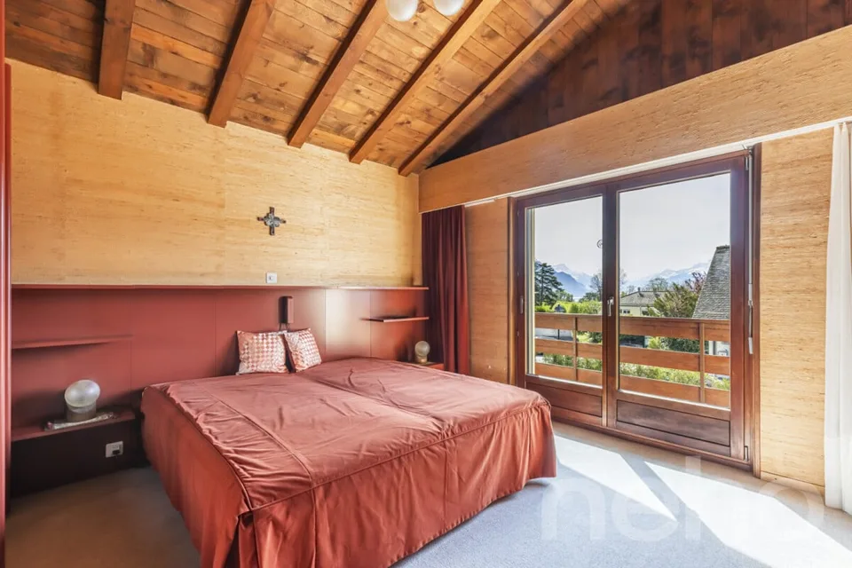 Exklusiv: Große Villa mit 5 Zimmern und Swimmingpool – Foto 14 von 19