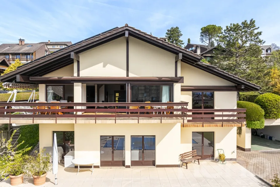 Exklusiv: Große Villa mit 5 Zimmern und Swimmingpool – Foto 17 von 19