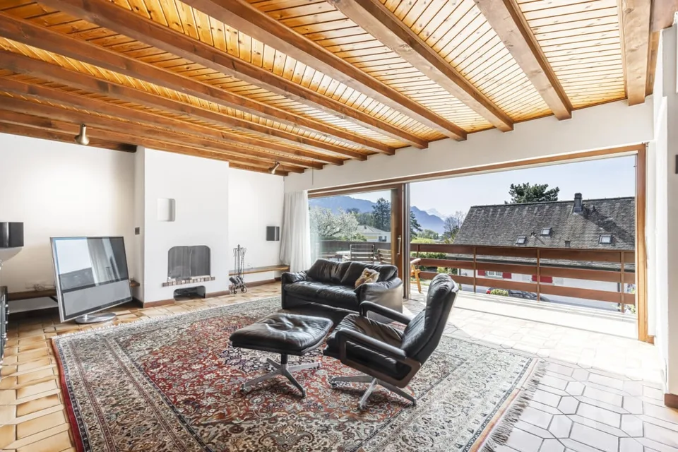 Exklusiv: Große Villa mit 5 Zimmern und Swimmingpool – Foto 12 von 19