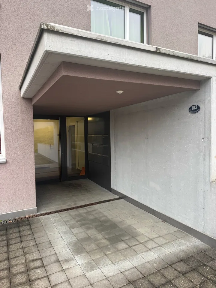Bel appartement de 3,5 pièces, lumineux, au 1er étage avec vue sur les montagnes cherche un nouveau propriétaire – photo 28 sur 31