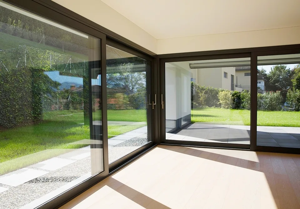 Montagnola  Arasio: elegante 4.5 locali con giardino privato e terraz